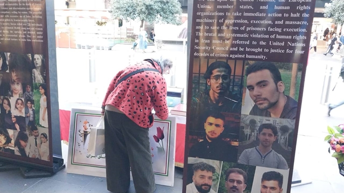 هایدلبرگ - برگزاری میز کتاب و نمایشگاه تصاویر شهیدان در همبستگی با قیام سراسری مردم ایران - ۲۴خرداد