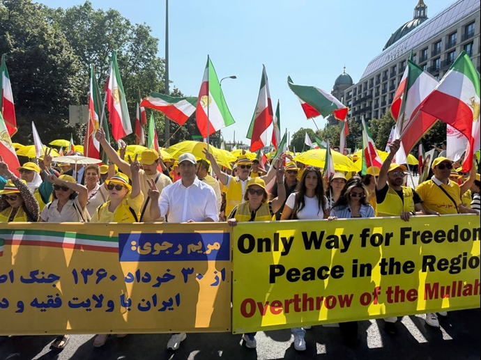 برلین - تظاهرات بزرگ ایرانیان آزاده با شعار دموکراسی، آزادی با مریم رجوی - ۳۱خرداد ماه