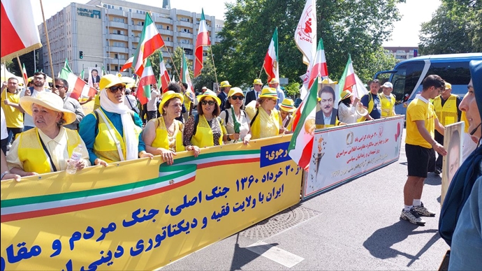 برلین - تظاهرات بزرگ ایرانیان آزاده با شعار دموکراسی، آزادی با مریم رجوی - ۳۱خرداد ماه