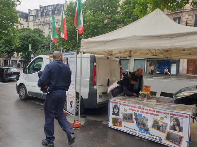 پاریس - برگزاری میز کتاب و نمایشگاه تصاویر شهیدان در حمایت از قیام سراسری - ۱۷ خرداد ۱۴۰۴