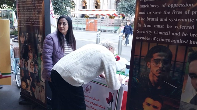 هایدلبرگ - برگزاری میز کتاب و نمایشگاه تصاویر شهیدان در همبستگی با قیام سراسری مردم ایران - ۲۴خرداد