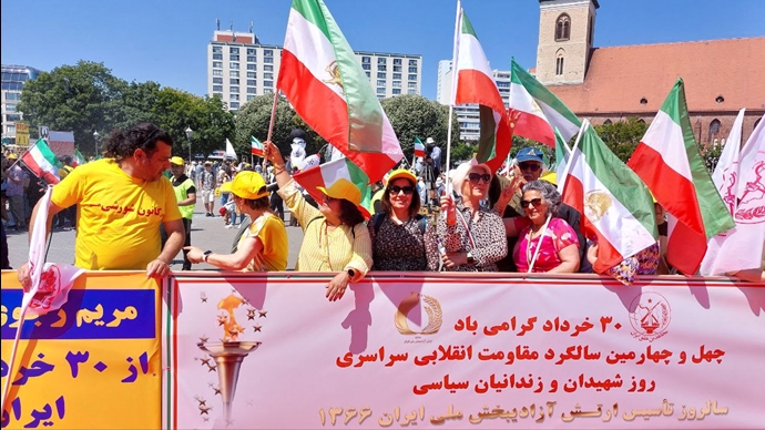 برلین - تظاهرات بزرگ ایرانیان آزاده با شعار دموکراسی، آزادی با مریم رجوی - ۳۱خرداد ماه