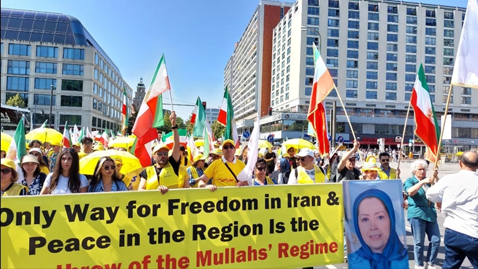 برلین - تظاهرات بزرگ ایرانیان آزاده با شعار دموکراسی، آزادی با مریم رجوی - ۳۱خرداد ماه