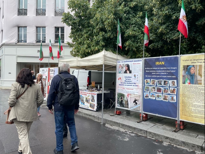 برگزاری میز کتاب و نمایشگاه تصاویر شهیدان در همبستگی با قیام سراسری - اول مرداد ۱۴۰۴