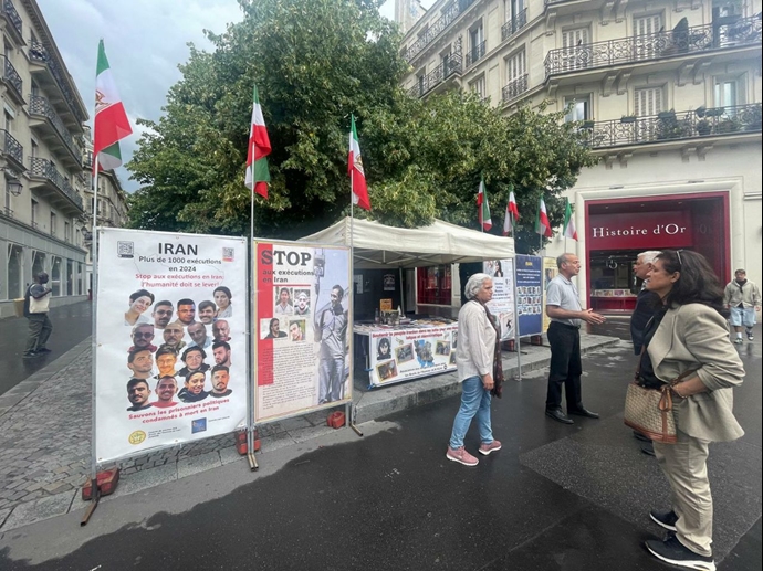 برگزاری میز کتاب و نمایشگاه تصاویر شهیدان در همبستگی با قیام سراسری - اول مرداد ۱۴۰۴