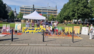 مانهایم - میز کتاب و نمایشگاه عکس شهیدان در حمایت از قیام سراسری
