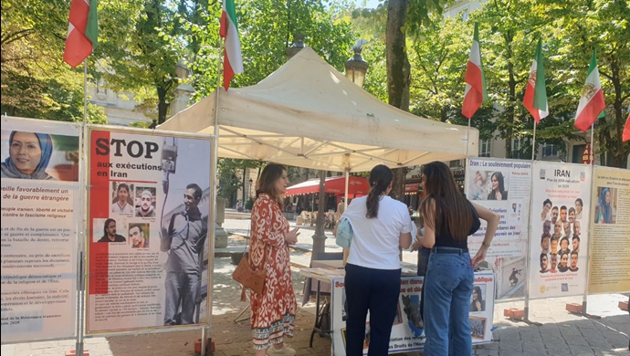 پاریس - برگزاری میز کتاب و نمایشگاه عکس شهیدان در حمایت از قیام سراسری - ۲۰تیر ۱۴۰۴