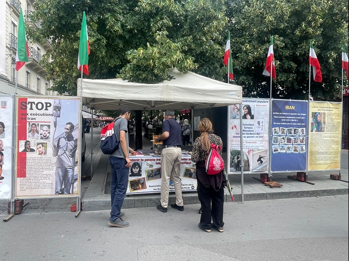 پاریس - برگزاری میز کتاب و نمایش تصاویر شهیدان در حمایت از زندانیان سیاسی - ۳۱ تیر ۱۴۰۴