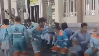 تجمع اعتراضی کارگران شهرداری منطقه دو زاهدان