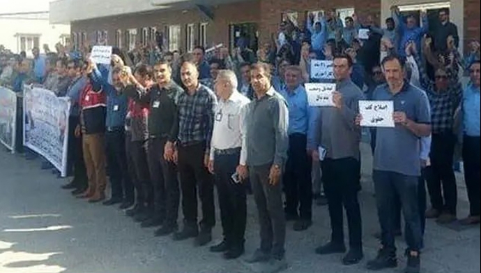 تجمع اعتراضی کارگران نفت و گاز آغاجاری