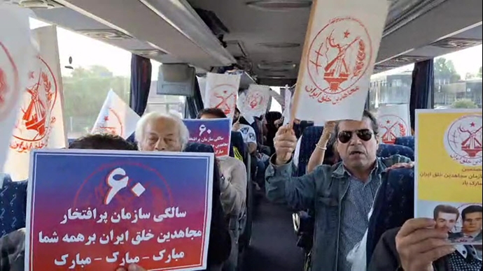 برلین - هواداران سازمان مجاهدین به سوی تظاهرات بزرگ در بروکسل حرکت میکنند