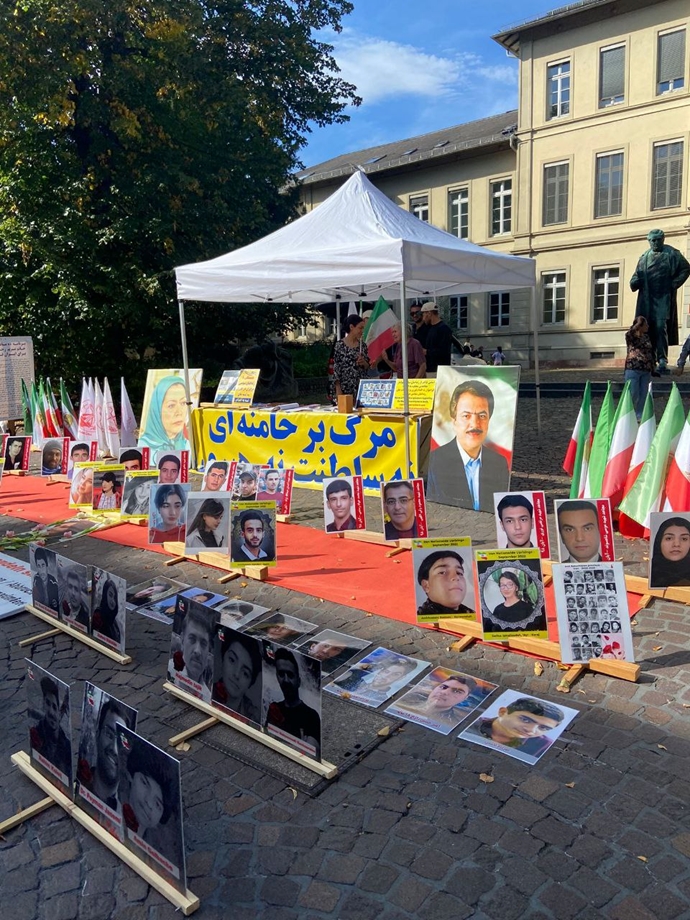 هایدلبرگ - میز کتاب و نمایشگاه عکس شهیدان قیام ۱۴۰۱ - ۲۹شهریور ۱۴۰۴