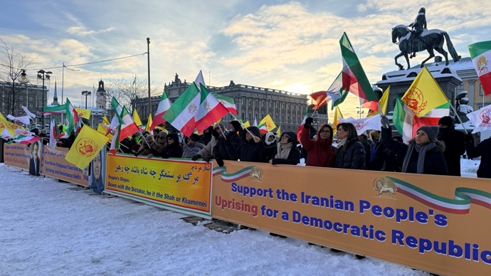 استکهلم - تظاهرات ایرانیان آزاده در حمایت از قیام سراسری مردم ایران - ۲۰دی استکهلم - تظاهرات ایرانیان آزاده در حمایت از قیام سراسری مردم ایران - ۲۰دی
