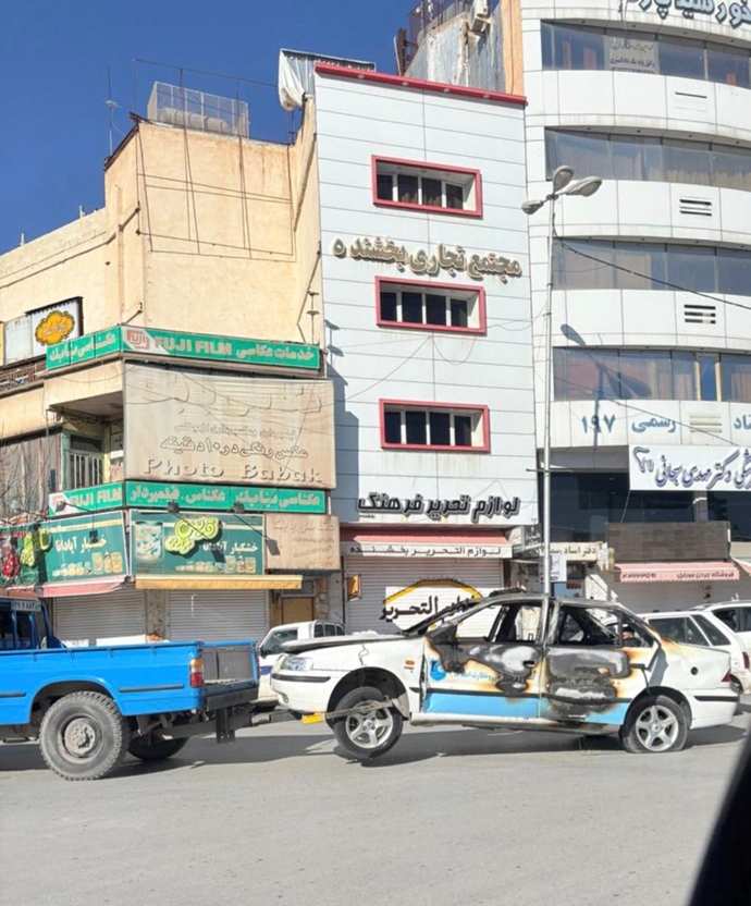 مرودشت - خودروی سوخته مزدوران خامنه‌ای از صحنه جمع‌آوری شد