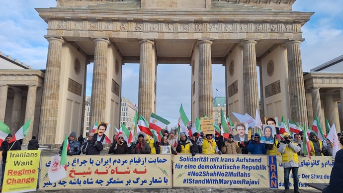 برلین - اکسیون هواداران مجاهدین خلق در حمایت از قیام سراسری مردم ایران - ۲۰دی ۱۴۰۴ برلین - اکسیون هواداران مجاهدین خلق در حمایت از قیام سراسری مردم ایران - ۲۰دی ۱۴۰۴