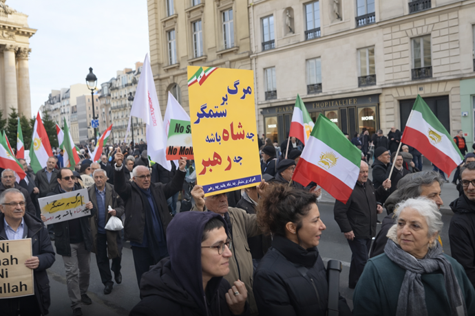 تصاویری از تظاهرات بزرگ ایرانیان به شعار نه شاه نه شیخ در میدان پانتئون پاریس - ۲۷ دی ۱۴۰۴