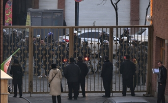 حمله وحوش خامنه‌ای به بیمارستان ملکشاهی