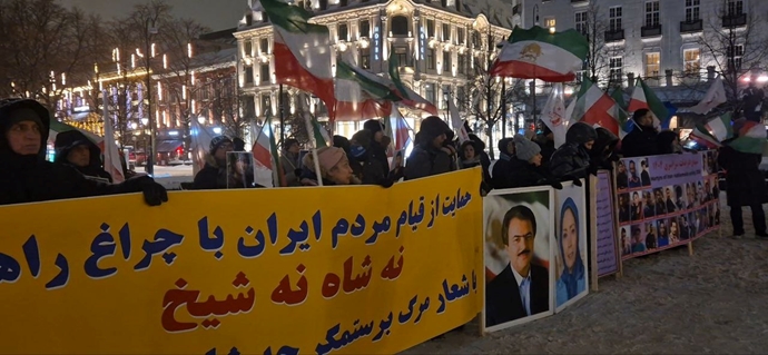 اسلو - اکسیون هواداران مجاهدین خلق در حمایت از قیام سراسری مردم ایران - ۲۳دی ۱۴۰۴ اسلو - اکسیون هواداران مجاهدین خلق در حمایت از قیام سراسری مردم ایران - ۲۳دی ۱۴۰۴