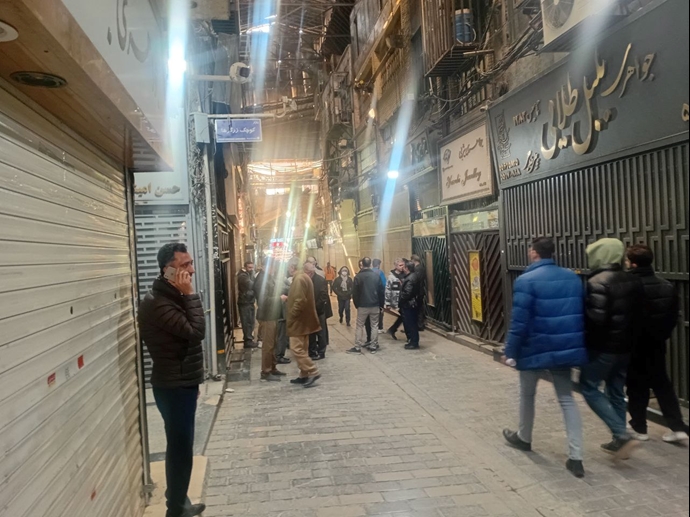 تعطیلی و اعتصاب بازار طلا در اعتراض به بحران اقتصادی ۱۶ دی تعطیلی و اعتصاب بازار طلا در اعتراض به بحران اقتصادی ۱۶ دی