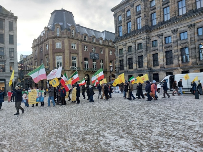 آمستردام - اکسیون هوادارن مجاهدین خلق در حمایت از قیام سراسری مردم ایران - ۲۰دی ۱۴۰۴۳۴