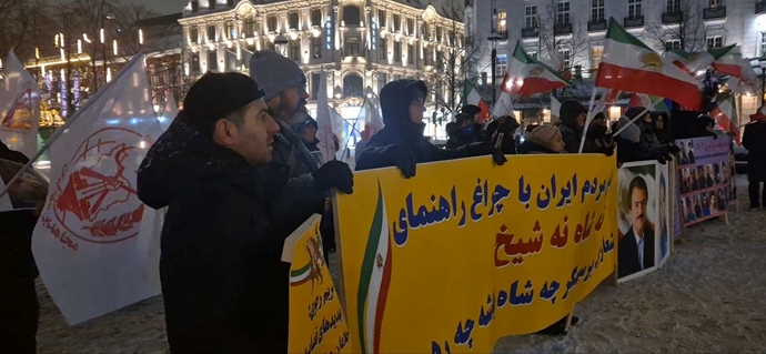 اسلو - اکسیون هواداران مجاهدین خلق در حمایت از قیام سراسری مردم ایران - ۲۳دی ۱۴۰۴ اسلو - اکسیون هواداران مجاهدین خلق در حمایت از قیام سراسری مردم ایران - ۲۳دی ۱۴۰۴