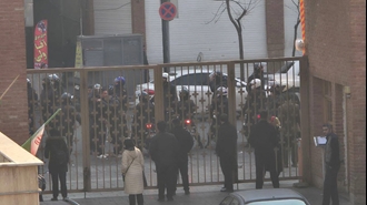 🔴فوری-بیمارستان سینا توسط یگان ویژه محاصره شده٫ مردم داخل حبس شدن