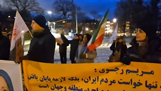 اسلو - آکسیون هواداران مجاهدین در حمایت از قیام مردم ایران در سرمای زیر صفر در مقابل سفارت رژیم آخوندی 
