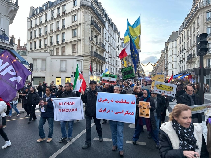 تصاویری از تظاهرات بزرگ ایرانیان به شعار نه شاه نه شیخ در میدان پانتئون پاریس - ۲۷ دی ۱۴۰۴