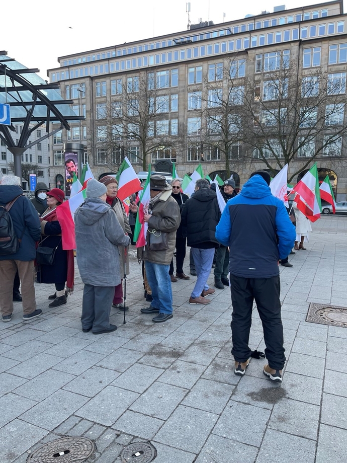 هامبورگ - آکسیون هواداران مجاهدین خلق در حمایت از قیام سراسری مردم ایران - ۲۸دی ۱۴۰۴