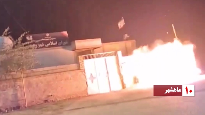 ۶۰شعله و درود آتشین به شهیدان قیام‌آفرین 