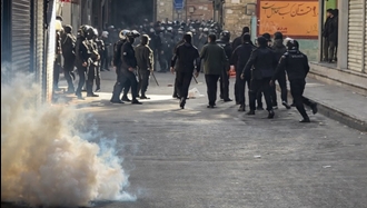 شلیک گاز اشک‌آور به سمت مردم