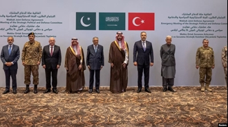 اعضای یک کمیته‌ٔ پیمان دفاعی «مکه» پس از نشست ریاض در روز دوشنبه ۱۳ مهر