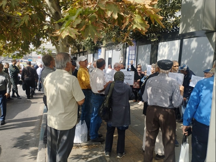تهران ـ تجمع اعتراضی بازنشستگان فولاد مقابل وزارت رفاه