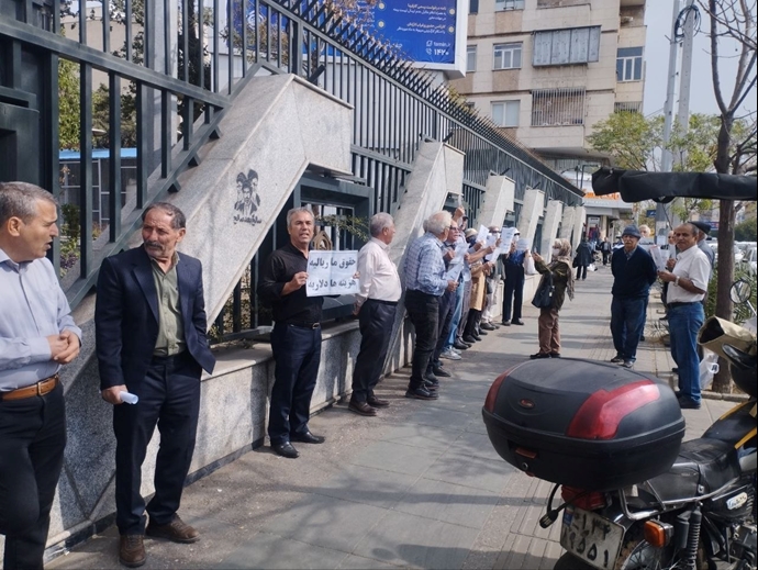 تهران ـ تجمع اعتراضی بازنشستگان فولاد مقابل وزارت رفاه