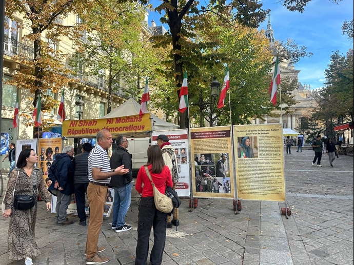 پاریس - برگزاری میزکتاب توسط هواداران سازمان مجاهدین، علیه اعدامهای جنایتکارانه در ایران - ۲۱مهر پاریس - برگزاری میزکتاب توسط هواداران سازمان مجاهدین، علیه اعدامهای جنایتکارانه در ایران - ۲۱مهر