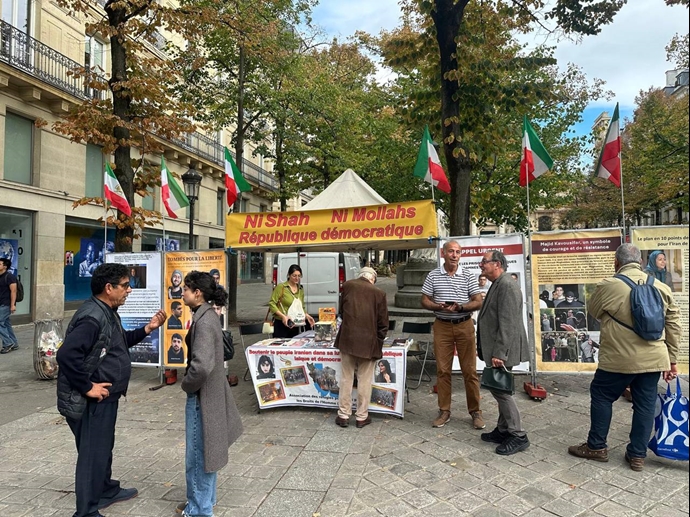 پاریس - برگزاری میزکتاب توسط هواداران سازمان مجاهدین، علیه اعدامهای جنایتکارانه در ایران - ۲۱مهر پاریس - برگزاری میزکتاب توسط هواداران سازمان مجاهدین، علیه اعدامهای جنایتکارانه در ایران - ۲۱مهر