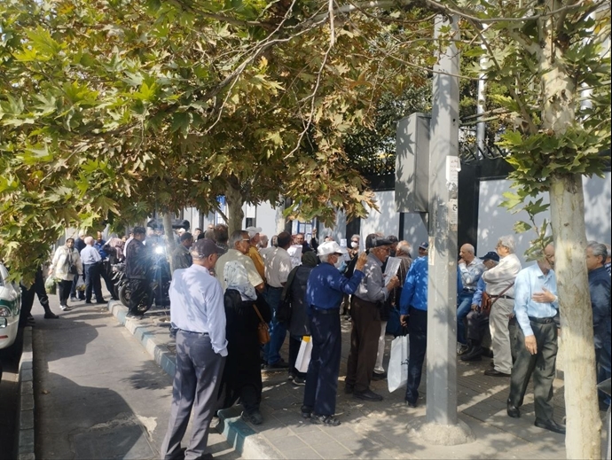 تهران ـ تجمع اعتراضی بازنشستگان فولاد مقابل وزارت رفاه