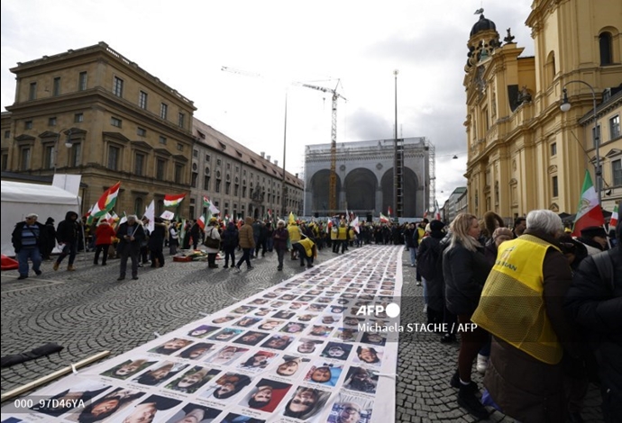 انعکاس خبرگزاری فرانسه از تظاهرات ایرانیان آزاده و یاران شورشگر در مونیخ همزمان با کنفرانس امنیتی مونیخ انعکاس خبرگزاری فرانسه از تظاهرات ایرانیان آزاده و یاران شورشگر در مونیخ همزمان با کنفرانس امنیتی مونیخ