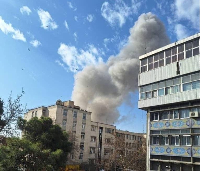 تصاویر حمله به مراکز حکومتی در شهرهایی از ایران