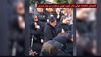 لاهیجان شاهنامه خوانی مادر شهید هومن صباغ بر سر مزار پسرش