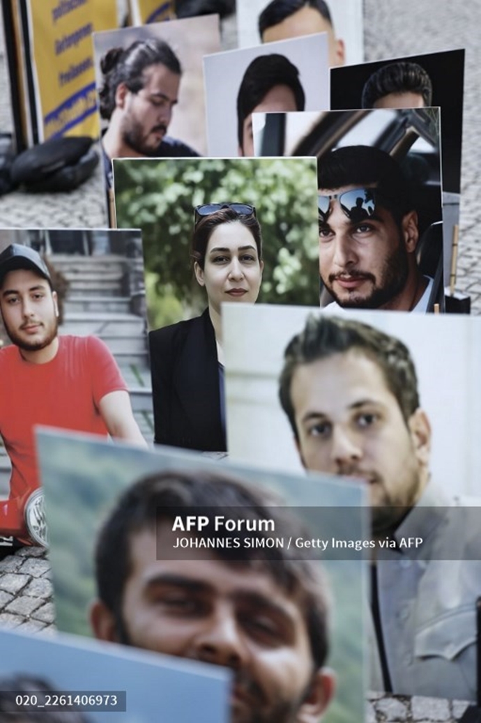 انعکاس خبرگزاری فرانسه از تظاهرات ایرانیان آزاده و یاران شورشگر در مونیخ همزمان با کنفرانس امنیتی مونیخ انعکاس خبرگزاری فرانسه از تظاهرات ایرانیان آزاده و یاران شورشگر در مونیخ همزمان با کنفرانس امنیتی مونیخ