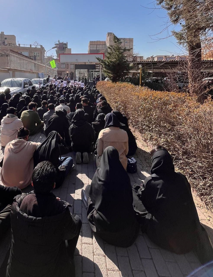 تجمع دانشجویان دانشگاه آزاد مشهد به یاد شهید قیام فائزه حسین‌نژاد