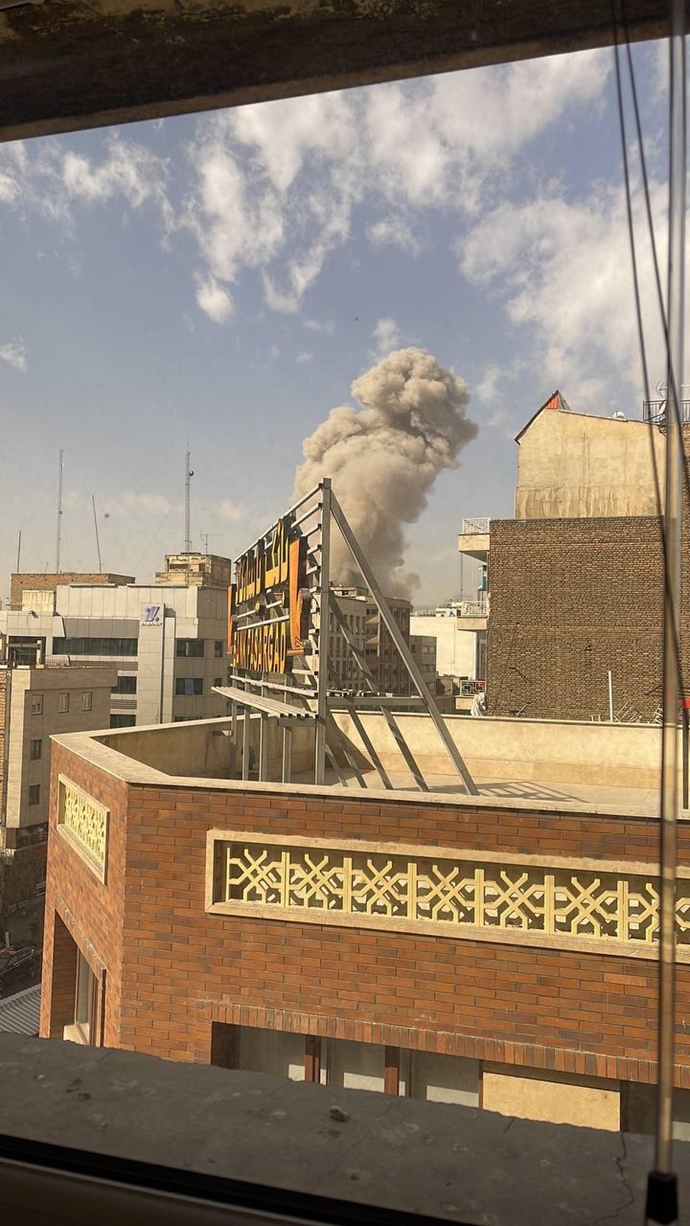 تصاویر حمله به مراکز حکومتی در شهرهایی از ایران