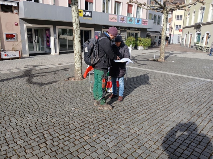 وینترتور سوئیس - برگزاری میز کتاب توسط هواداران سازمان مجاهدین در حمایت از قیام سراسری مردم ایران - ۲۴بهمنماه وینترتور سوئیس - برگزاری میز کتاب توسط هواداران سازمان مجاهدین در حمایت از قیام سراسری مردم ایران - ۲۴بهمنماه