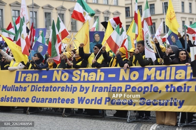 انعکاس خبرگزاری فرانسه از تظاهرات ایرانیان آزاده و یاران شورشگر در مونیخ همزمان با کنفرانس امنیتی مونیخ انعکاس خبرگزاری فرانسه از تظاهرات ایرانیان آزاده و یاران شورشگر در مونیخ همزمان با کنفرانس امنیتی مونیخ