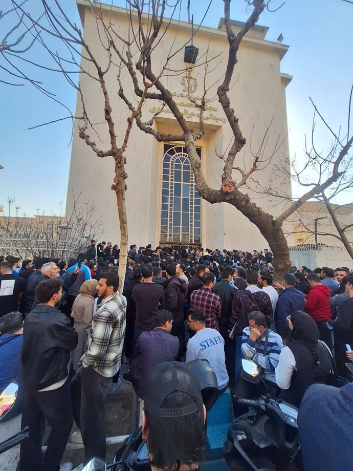 تجمع مالباختگان پرونده «کوروش کمپانی» مقابل دادسرای جرایم اقتصادی تجمع مالباختگان پرونده «کوروش کمپانی» مقابل دادسرای جرایم اقتصادی