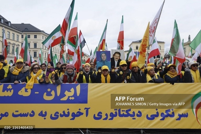 انعکاس خبرگزاری فرانسه از تظاهرات ایرانیان آزاده و یاران شورشگر در مونیخ همزمان با کنفرانس امنیتی مونیخ انعکاس خبرگزاری فرانسه از تظاهرات ایرانیان آزاده و یاران شورشگر در مونیخ همزمان با کنفرانس امنیتی مونیخ