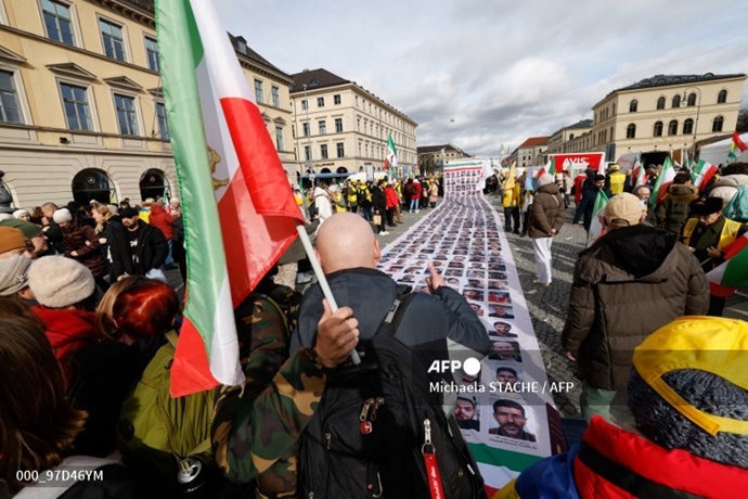 انعکاس خبرگزاری فرانسه از تظاهرات ایرانیان آزاده و یاران شورشگر در مونیخ همزمان با کنفرانس امنیتی مونیخ انعکاس خبرگزاری فرانسه از تظاهرات ایرانیان آزاده و یاران شورشگر در مونیخ همزمان با کنفرانس امنیتی مونیخ