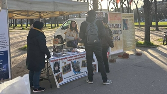 پاریس - میز کتاب هواداران مجاهدین مقابل وزارت‌خارجه فرانسه - ۲۸ بهمن ۱۴۰۴