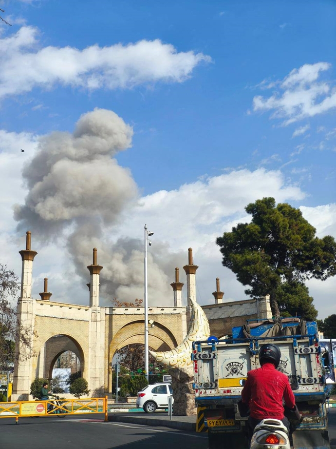 تصاویر حمله به مراکز حکومتی در شهرهایی از ایران